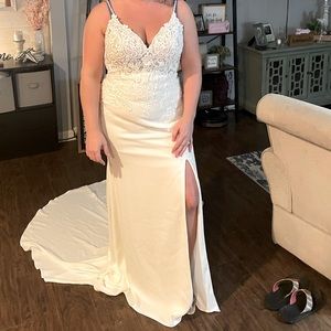 Maggie Sottero wedding gown style: Fayette